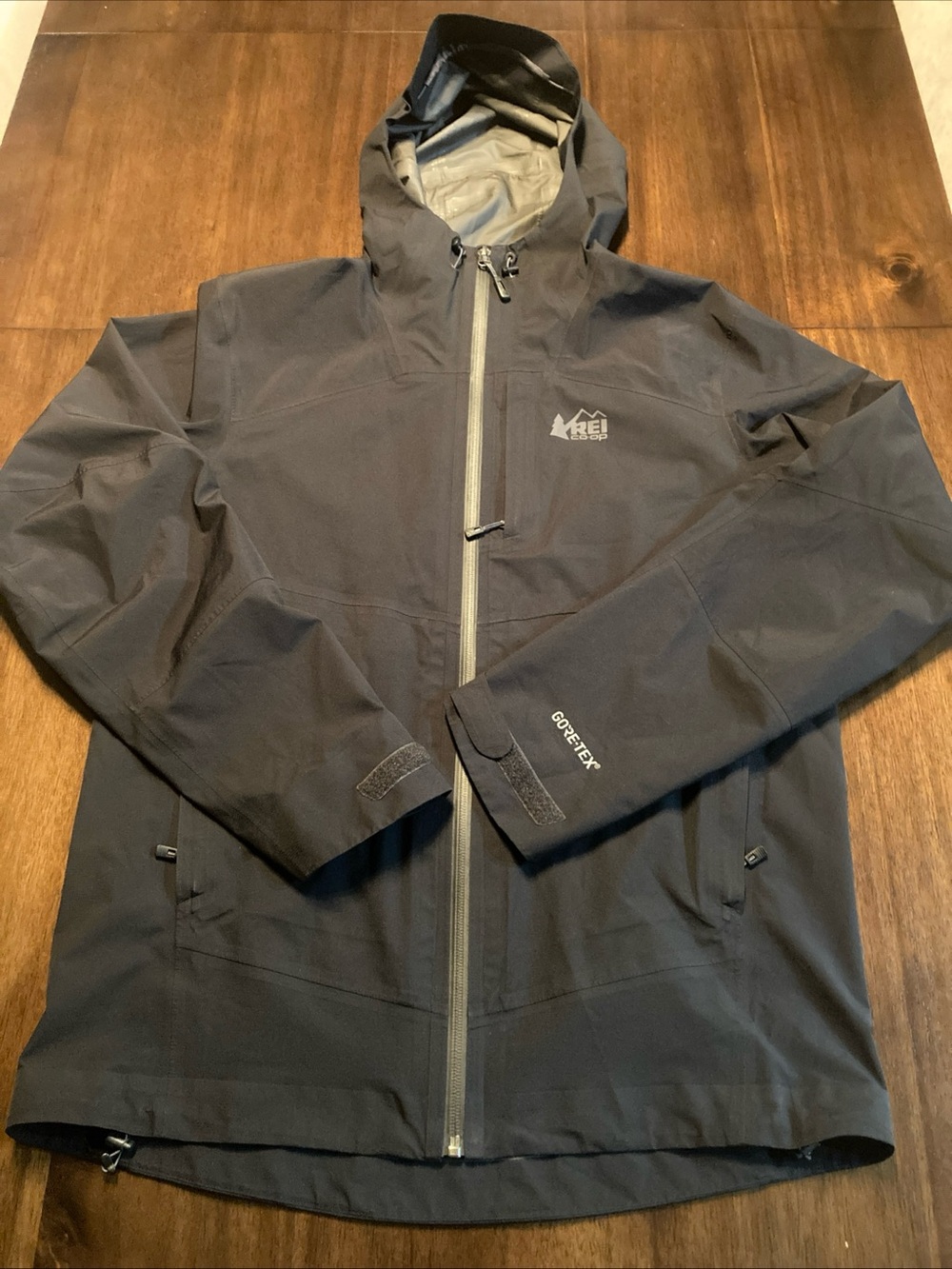 Reí Co-op Men's Black Gore-Tex lightweight Waterproof Hooded Jacket